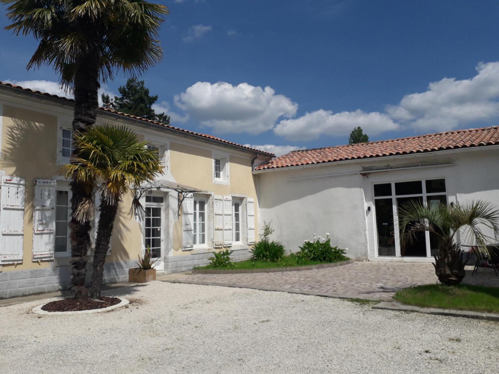 O Calme Hotel Brizambourg Екстериор снимка